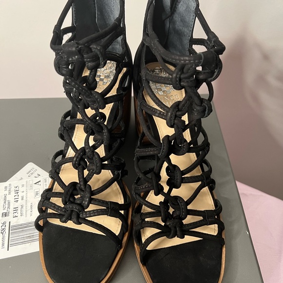 Vince Camuto - Picture 5 of 7